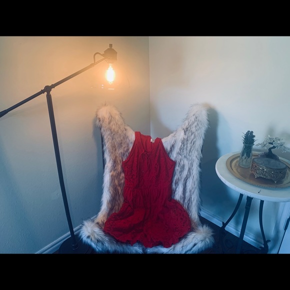 Classy red dress! - Picture 2 of 2